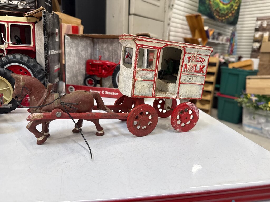 VTG Metal Horse-Drawn Milk Wagon