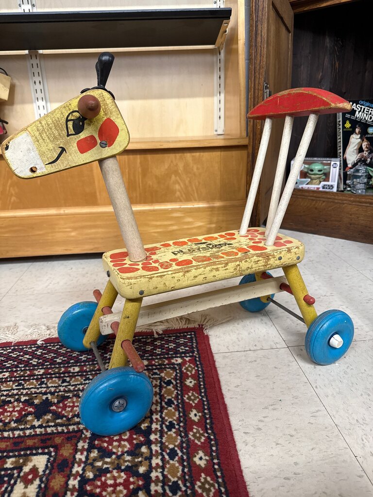 VTG Wooden Ride-On Giraffe